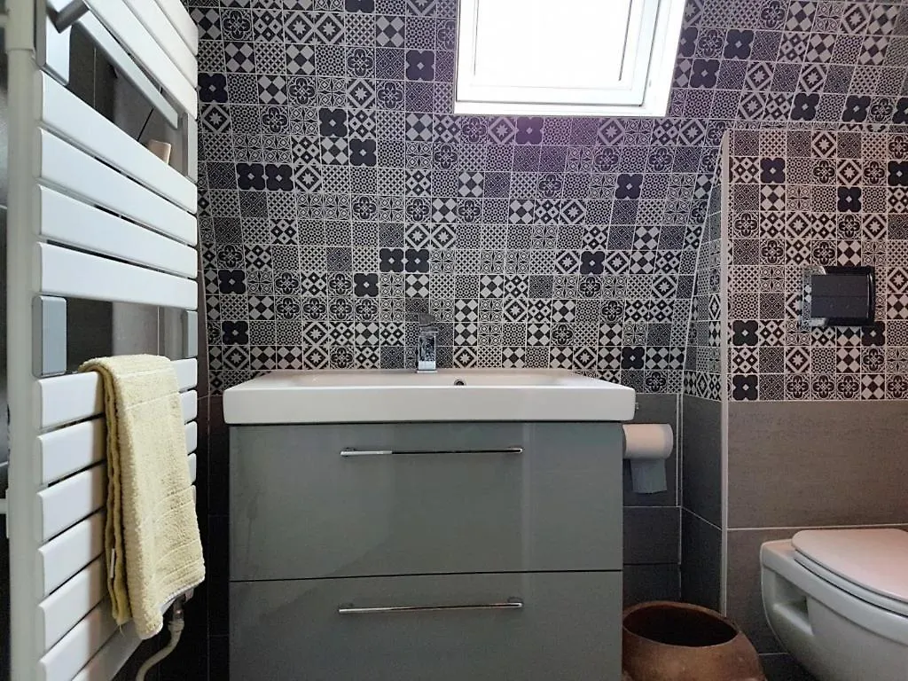 לינה וארוחת בוקר La Romantique
